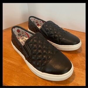 Steve Madden slip on sneakers. Girls. Size 4